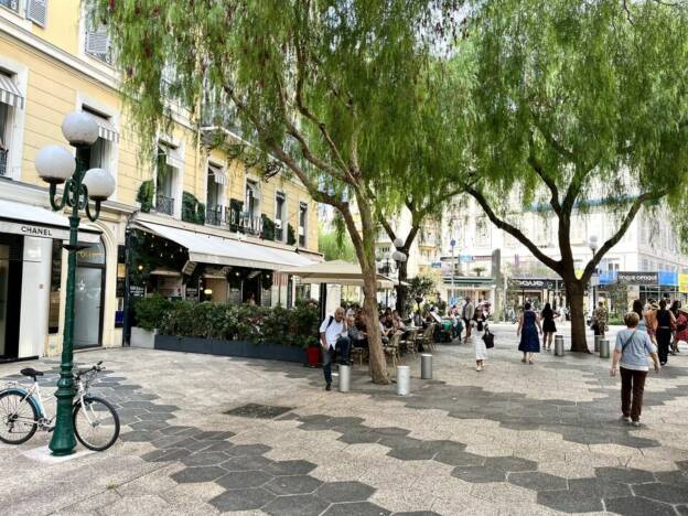 A VENDRE DROIT AU BAIL ZONE PIETONNE MASSENA NICE 5507