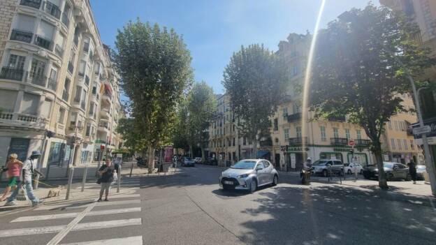A LOUER MAGNIFIQUE LOCAL D’ANGLE 5248