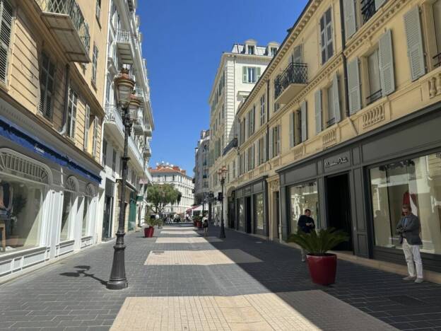 LOCATION BAIL PRECAIRE – EMPLACEMENT N°1 RUE PARADIS 5809a