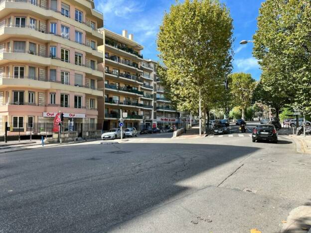 A VENDRE MURS OCCUPÉS BAS CIMIEZ BUREAUX 5827