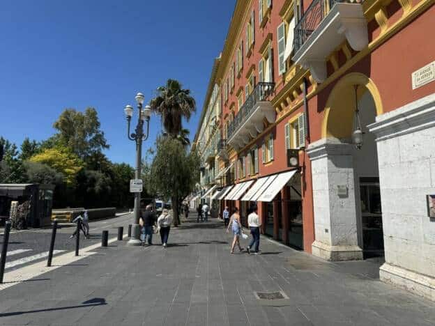 A VENDRE DROIT AU BAIL CARRÉ D&rsquo;OR LUXE 5939