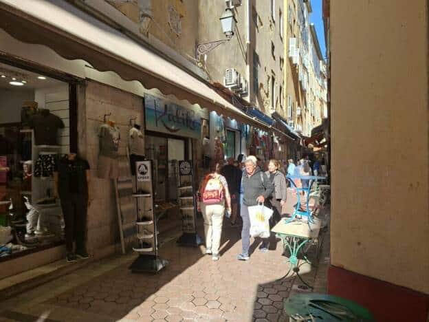 A LOUER LOCAL COEUR VIEUX NICE 5944
