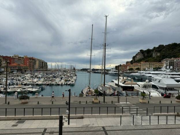 PORT DE NICE  MURS LIBRES DE RESTAURANT 6145