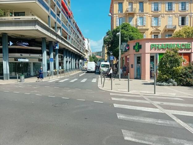 À CÉDER DROIT AU BAIL CARRÉ D&rsquo;OR – NICE  6132